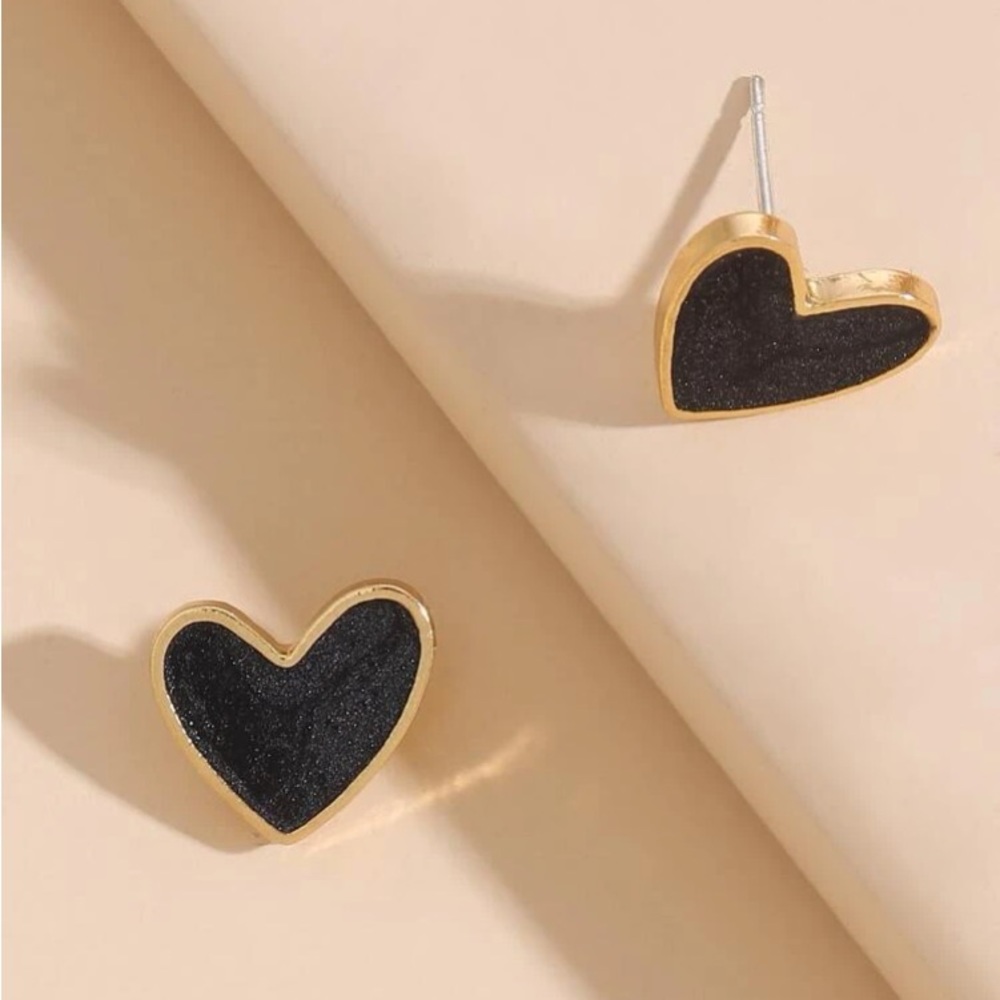 Delicateπ€βοΈBlack & Gold ValentinesπHeart Stud Earrings - Picture 3 of 7